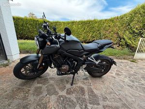 HONDA CB R NEO SPORTS CAFE 650 CM³ (BRIDÉ POUR PERMIS A2)