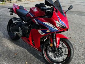 HONDA CBR 650 R 2024 E-CLUTCH