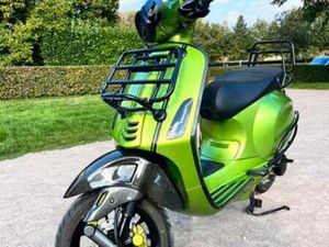 VESPA SPRINT CANDY GREEN ◊ FULL CARBON 50CC❗️ — SCOOTERS | VESPA — MARKTPLAATS