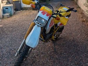 SUZUKI DR350S