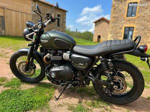 TRIUMPH STREET SCRAMBLER 900