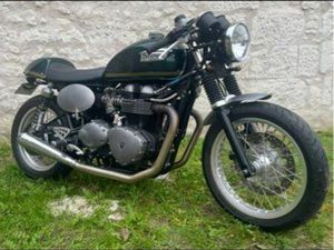 TRIUMPH THRUXTON 900