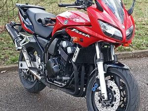 VENDS MOTO YAMAHA FAZER 600 09/2003 - FULL