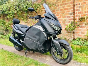 YAMAHA XMAX 300 TECH MAX FULL OPTION