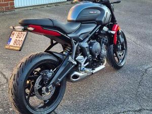 ② TRIUMPH TRIDENT 660