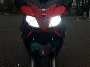 APRILIA SR MAX 125 – 2012 – TRÈS BON ÉTAT – MOTEUR 22 000 KM