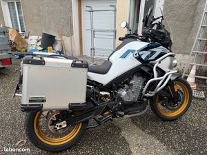 CF MOTO MT 800 EXPLORE EQUIPÉ