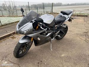 TRIUMPH DAYTONA 675