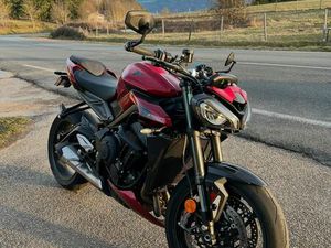 TRIUMPH STREET TRIPLE RS