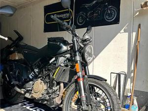 HUSQVARNA SVARTPILEN 125 - 15PS - 2023 - TOP ZUSTAND - A1/B196