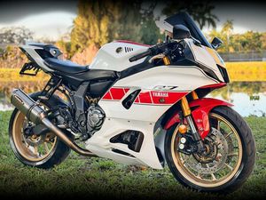 2022 YAMAHA MOTOR CORP., USA YZF-R7 WORLD GP 60TH ANNIVERSARY EDITION