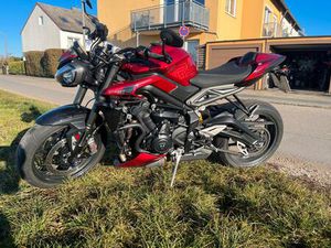 STREET TRIPLE 765 RS