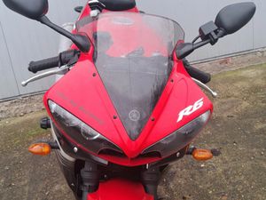 YAMAHA YZF-R6 →