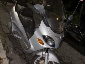 PIAGGIO X9 125 ROLLER SILBER