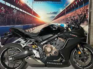 HONDA CBR650R 35KW GEDROSSELT*REIFEN+TÜV+INSP. NEU TOP ZUSTAND