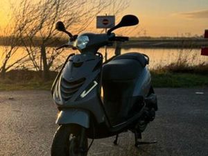 PIAGGIO ZIP 4T 50CC BROM 2017 — SCOOTERS | PIAGGIO — MARKTPLAATS
