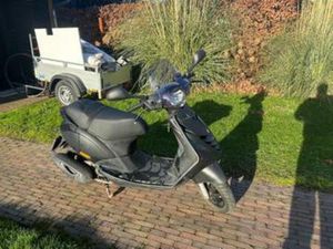 PIAGGIO ZIP ZWART 2019 — SCOOTERS | PIAGGIO — MARKTPLAATS