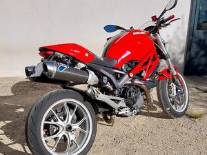 DUCATI 1100 MONSTER