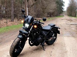 ② HONDA REBEL 500 A2 – 2022 – 13.700 KM – ZWART
