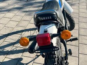 YAMAHA DT 175 IM TOP ZUSTAND SAMMLER SEHR WENIG KILOMETER