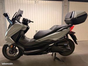 HONDA FORZA 350 – 2025 – SMART TOP BOX – FAIBLE KILOMÉTRAGE – ÉTAT NEUF