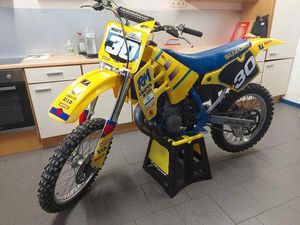 ② MOTO SUZUKI RM 250