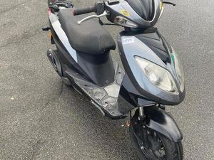 ② SCOOTER BROMMER A KLASSE START EN RIJDT GOED