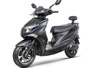 E-ROLLER ROLLER 125ER 80 KM/H 100 KM REICHWEITE ANGRY HAWK FT NEU