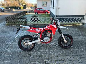 SWM SM 125 R AUS 2014 (MOTORSCHADEN)