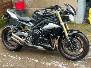 TRIUMPH STREET TRIPLE