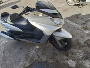 I YAMAHA MAGESTY 400