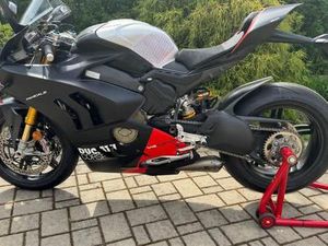 DUCATI PANIGALE V4 SP2 - AKRAPOVIC, WARRANTY AND MORE