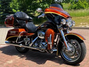 HARLEY-DAVIDSON CVO ULTRA CLASSIC FLHTCUSE3