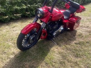HARLEY-DAVIDSON ROAD KING