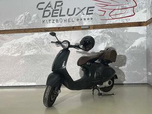 VESPA 946 EMPORIO-ARMANI