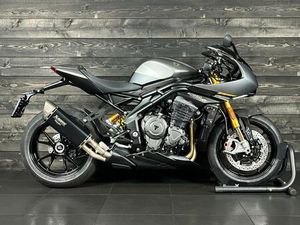 TRIUMPH SPEED TRIPLE RR BREITLING EDITION
