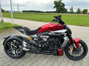 DUCATI X DIAVEL V4