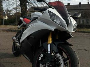 YAMAHA R6