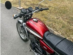 YAMAHA RD350 (1975)