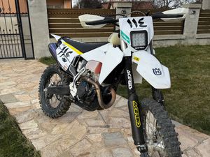 HUSQVARNA FE ЛЕД ФАР, FMF 4.1 TITANIUM/CARBON →