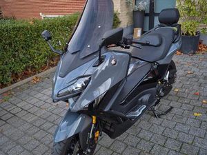 ② YAMAHA T-MAX TECH MAX 560