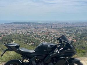 YAMAHA - R7