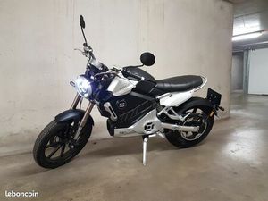 MOTO ÉLECTRIQUE ÉQUIVALENT 125 CM3 SUPER SOCO MODÈLE TCM22; OCCASION NEUVE