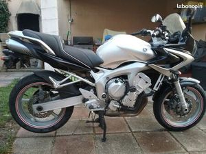 MOTO YAMAHA FZR 600