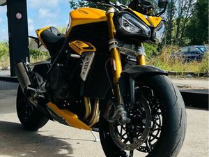 TRIUMPH SPEED TRIPLE 1200 RS