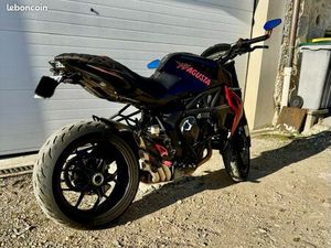 MAGNIFIQUE MV AGUSTA BRUTALE 675 A2