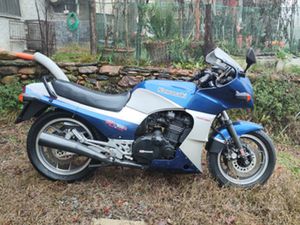 KAWASAKI GPZ 900