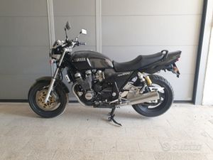 YAMAHA XJR