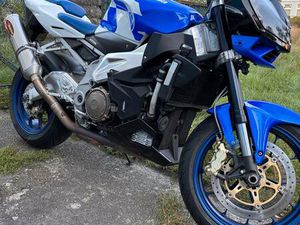 APRILIA RSV 1000 RR TUONO V2 *WINTERPREIS* AKRAPOVIC SCHECKHEFT