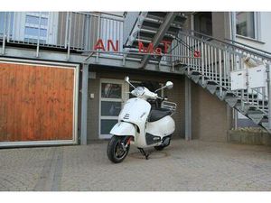 PIAGGIO VESPA GTS 125 SUPER _ PERFEKT FÜR STADT UND LAND